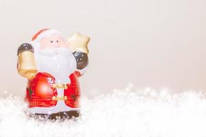 père noël tenant une étoile dorée et une cloche photo