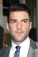 zachary quinto en arrivant à le étoile randonnée première à graumans chinois théâtre dans los angeles Californie sur avril 30 20092009 photo