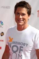 los angeles SEP dix Rob lowe arrive à le supporter en haut 2 cancer 2010 un événement à Sony les studios sur septembre dix 2010 dans ponceau ville Californie photo