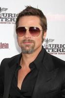 Brad pitt en arrivant à le los angeles première de peu glorieux bâtards à graumans chinois théâtre dans los angeles Californie sur août dix 2009 2009 photo