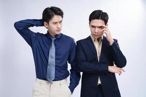deux asiatique Hommes sur Contexte photo