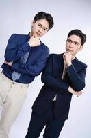 deux asiatique Hommes sur Contexte photo