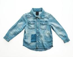 chemise en jean sur fond blanc photo