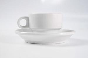 tasse à café blanche sur fond blanc photo