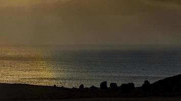 coucher de soleil sur la côte nord de gran canaria photo