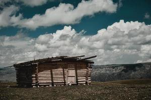 qiongkushtai est une secret jardin et une petit kazakh village dans xinjiang. photo