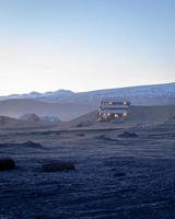 chalet dans le brouillard dans Islande photo