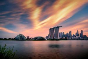 horizon et vue de grattes ciels à le coucher du soleil dans Singapour. photo