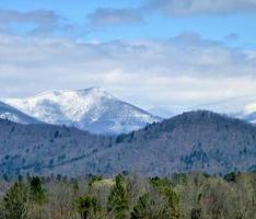 montagnes saupoudré avec neige Asheville, Nord Caroline photo