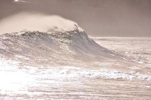 énormes vagues de la mer photo