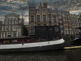 Amsterdam vieux Maisons vue de canaux photo