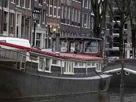 Amsterdam vieux Maisons vue de canaux photo