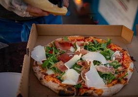 sculpture Frais Parmesan sur une Pizza photo