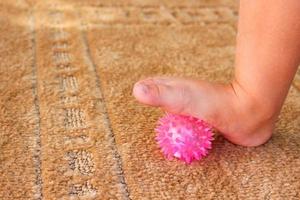 les enfants Est-ce que exercice pour pied massage Balle photo