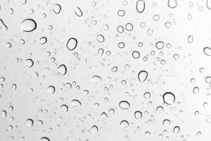 gouttes de pluie sur un verre photo