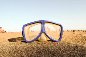 des lunettes de protection dans le le sable photo