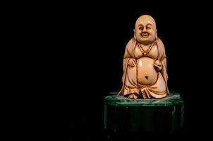 Bouddha sur foncé Contexte photo