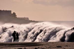 énormes vagues de la mer photo