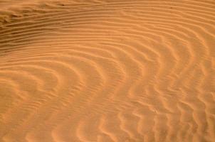 vagues dans le le sable photo