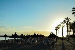 plage au coucher du soleil photo