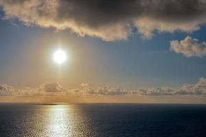 coucher de soleil sur la mer photo
