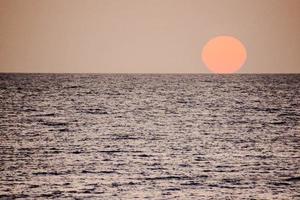 coucher de soleil sur la mer photo