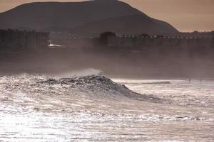 énormes vagues de la mer photo