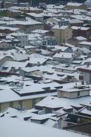 Haut vue de neige paysage urbain dans Istanbul à nuit photo