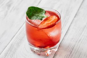 verre de fraise basilic limonade cocktail photo