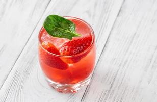 verre de fraise basilic limonade cocktail photo