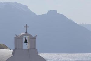 paysage de Santorin avec cloche la tour photo