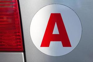 nouvellement autorisé chauffeur assiette utilisation dans France photo