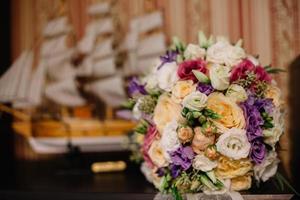 mariage bouquet sur le navires plate-forme photo