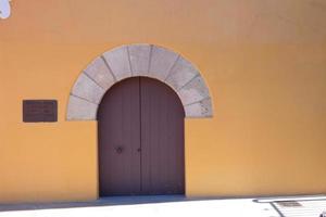 typique catalan ferme porte dans cette Cas dans le moderniste maison de pouvez nègre dans sant Jeanne mépris dans le Province de Barcelone. photo