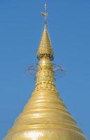 proche en haut de loikananda pagode dans bagan, myanmar photo