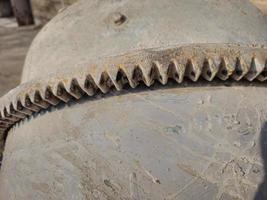 le engrenage mécanisme de le boîte de vitesses de une petit béton mixer. photo