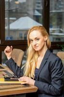 portrait d'une jeune femme d'affaires photo