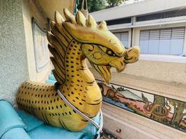 dragon statue, dragon symbole, dragon Chinois, est une magnifique thaïlandais et chinois architecture de tombeau, temple. une symbole de bien la chance et la prospérité pendant le chinois Nouveau année célébrations. photo