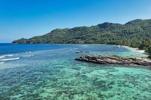 longue granit rochers près le rive mahe les Seychelles photo