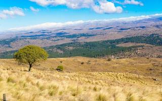 paysage de montagnes dans Cordoue Argentine dans l'automne photo