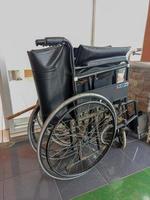 roue chaise pour médicament ou patient assistance photo