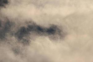 Soleil derrière le chérie des nuages photo