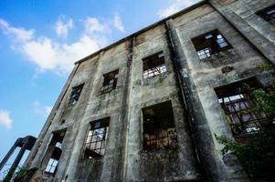 ruines de bâtiments abandonnés photo