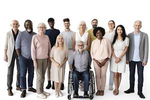 socialement diverse multiculturel et multiracial gens sur un isolé blanc Contexte photo