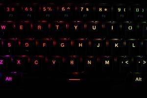 clavier de jeu rvb sur fond sombre photo