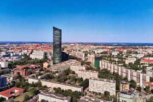 wroclaw paysage urbain avec ciel la tour gratte-ciel, aérien vue photo