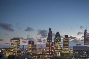 Londres horizon à le coucher du soleil photo