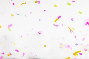 chute brillant confettis brille dans couleurs. Nouveau année, anniversaire, valentines journée conception élément. photo