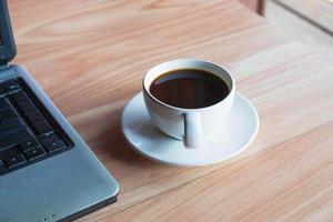 tasse de café sur le bureau photo