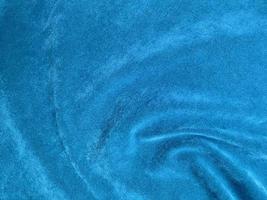texture de tissu de velours bleu clair utilisée comme arrière-plan. fond de tissu bleu clair vide de matière textile douce et lisse. il y a de l'espace pour le texte. photo